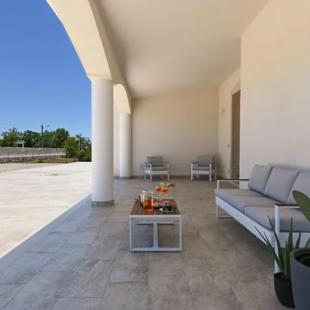 別荘 Gioena Mit Pool By Interhome