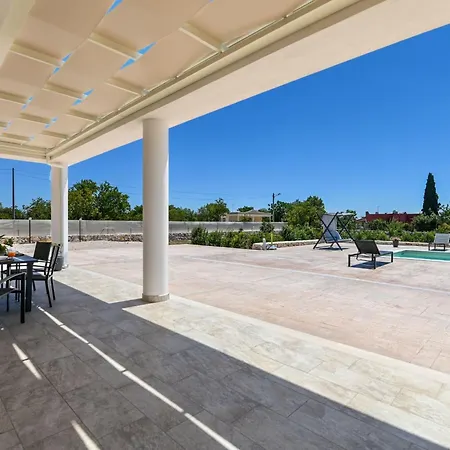 度假居 Gioena Mit Pool By Interhome