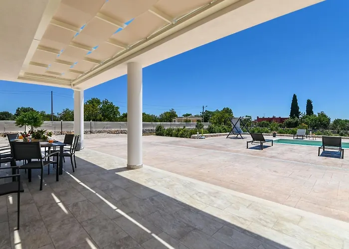 度假居 Gioena Mit Pool By Interhome